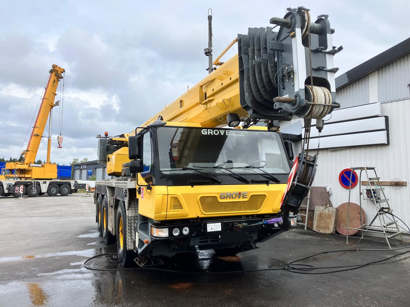 Самохідний підіймальний кран Grove GMK 3055